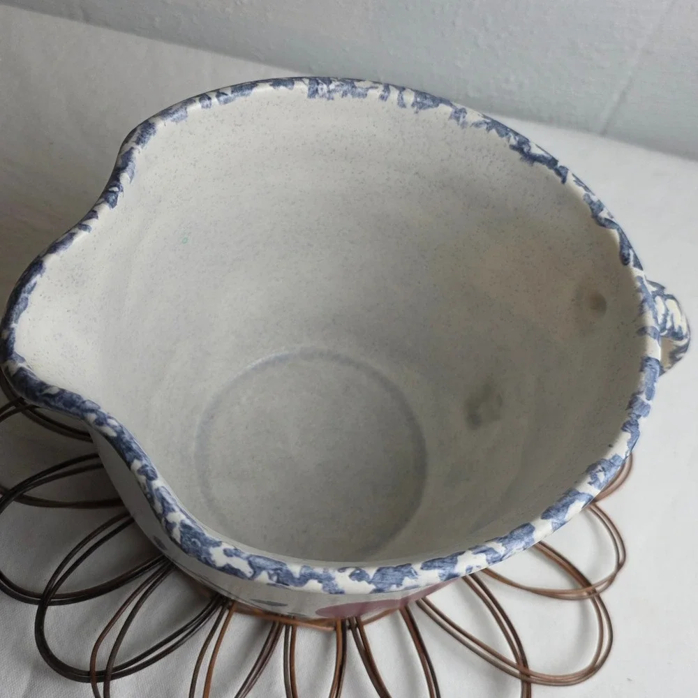 Vintage Farmhouse Stoneware Batter Bowl Blue Sponge Rim Red Heart Vine Cream